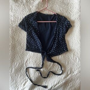 Brandy Melville Floral Wrap Cropped Tee. Short Sleeves. Blue & White. No Size